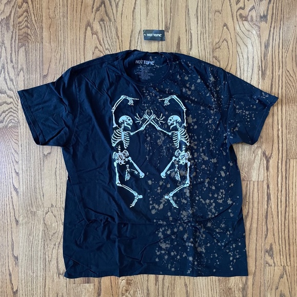 Hot Topic Tops - NEW - Halloween Skeleton Shirt